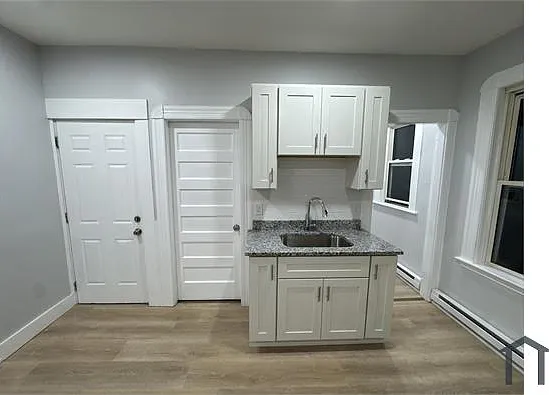 4 bed, 1300 sqft, $2,650 — Photo 2