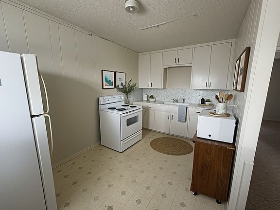 5th image of 602 Sunset Ln APT C