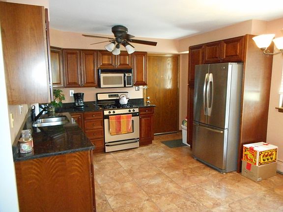 4th image of 4564 N Milwaukee Ave APT 206B