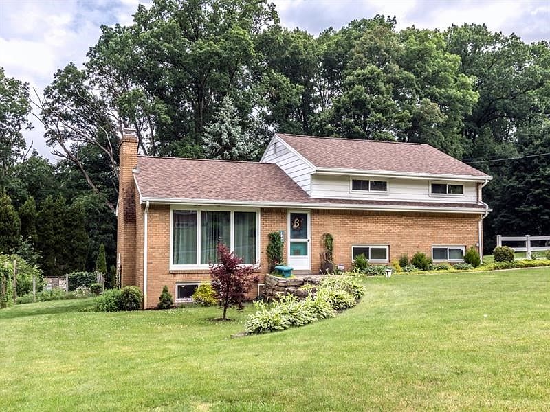 Situated in a small neighborhood where everyone has elbow space, you'll love this large yard and location!  3 bedrooms (up just 