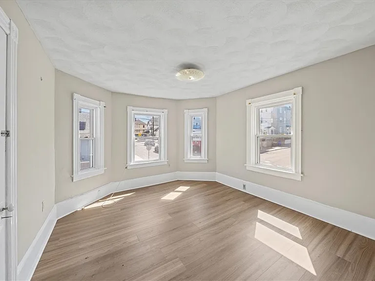 53 1/2 Sterling Ave #2 — Photo 8