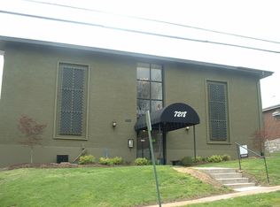 7218 Zephyr Pl APT 100, Maplewood, MO 63143