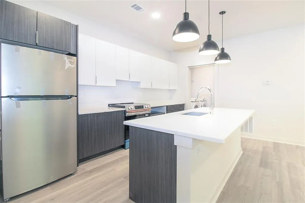 2 bed, 2.0 bath, 1250 sqft, $2,500 — Photo 4