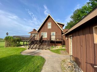 224 Oak Rd, Warroad, MN 56763