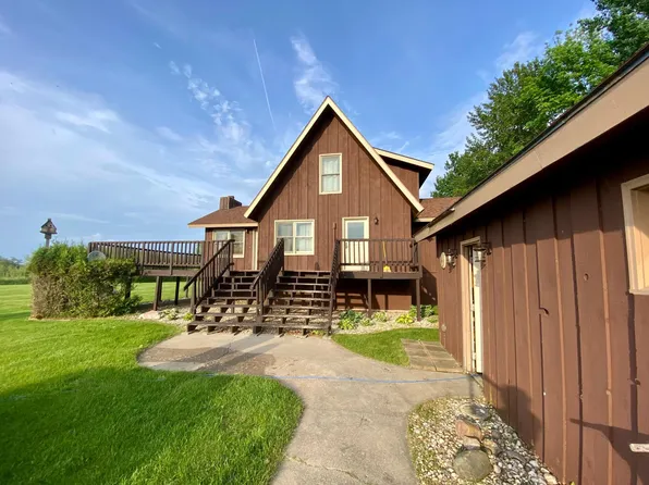 224 Oak Rd, Warroad, MN 56763