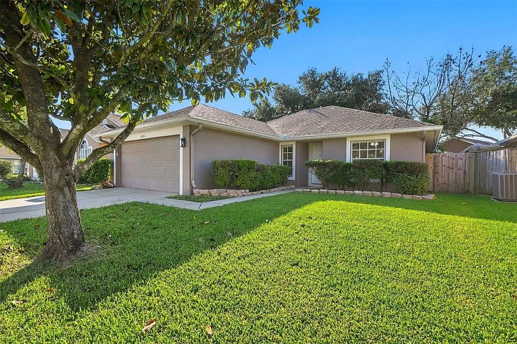 3 bed, 2.0 bath, 1184 sqft, $2,300 — Photo 2