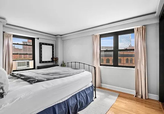 5th image of 208 E Broadway APT J701