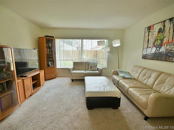 4th image of 122 Wedgewood Lakes S