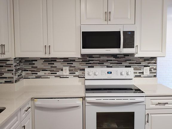 2nd image of 4944 Herkimer St