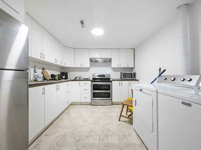 579 Sheppard Ave — Photo 16