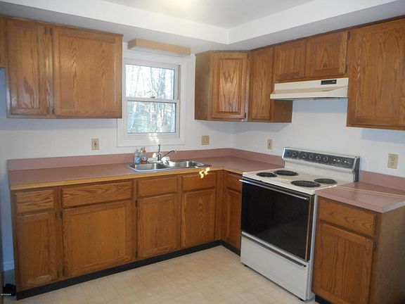 2nd image of 131 Hillview Pl