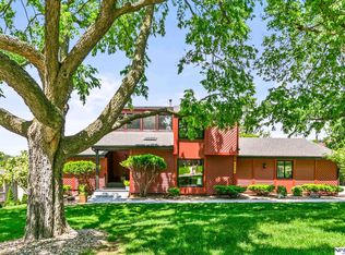 8514 Douglas St, Omaha, NE 68114