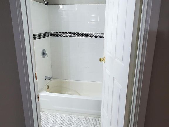 5th image of 1321 Spruce St APT 4C