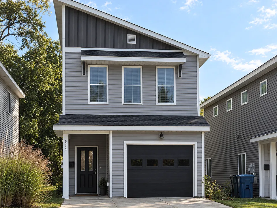 685 W Webster Ave