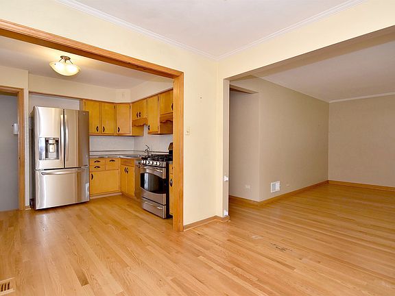 3rd image of 5041 N Mont Clare Ave