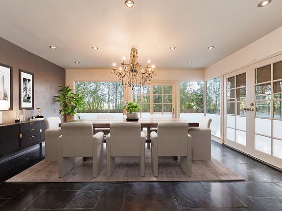 Virtually staged dining room
