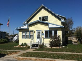 912 Howard St, Aplington, IA 50604