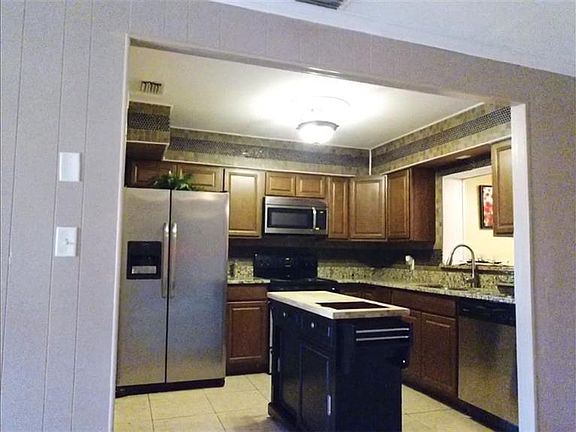 3rd image of 701 Avenue L SE