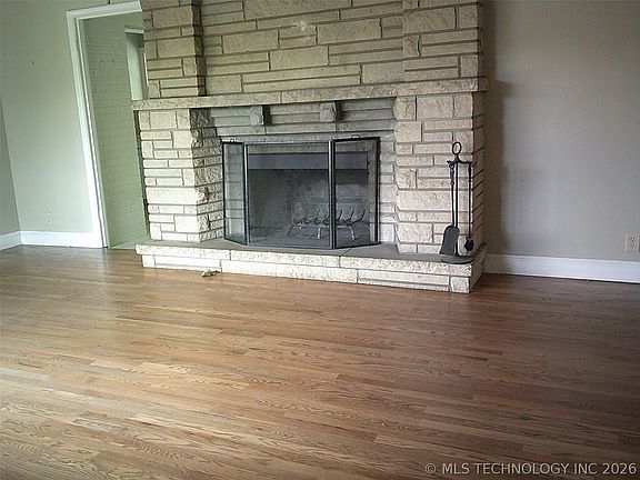 2nd image of 3432 Woodland Rd