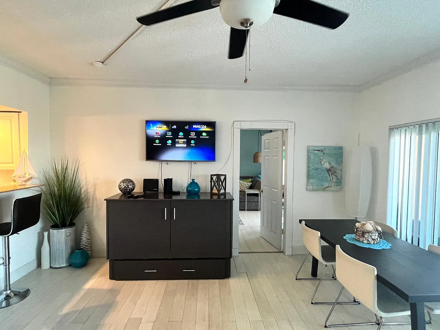 880 Mandalay Ave — Photo 3