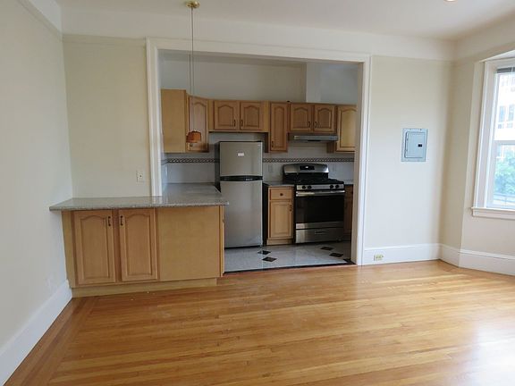 3rd image of 1400 10th Ave APT 2