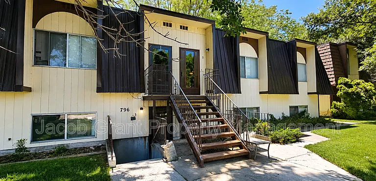 796 Whittier St #2 — Photo 2