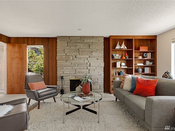 4th image of 3725 NE 153rd St