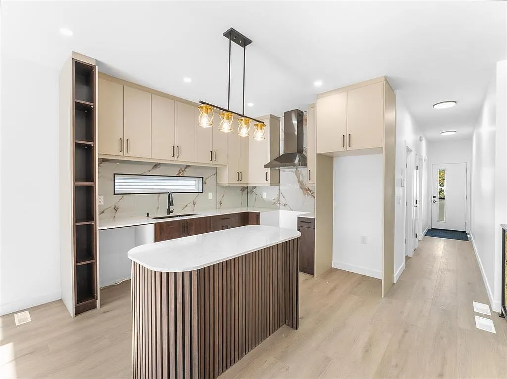 115 Blenheim Ave — Photo 4