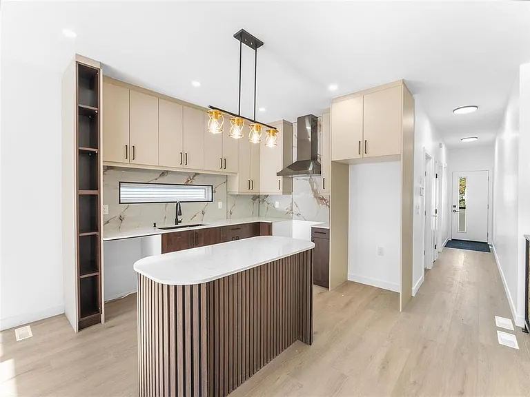 115 Blenheim Ave — Photo 4