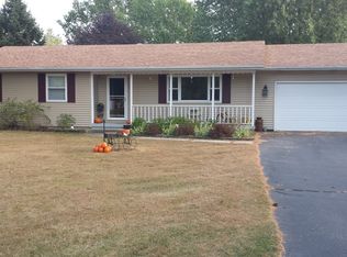 843 White Oaks Dr, Dixon, IL 61021