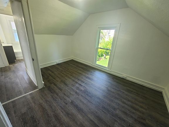 5th image of 258 Jones St