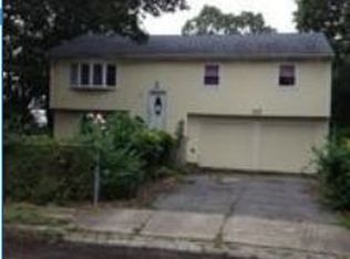 79 Dietz St, Central Islip, NY 11722