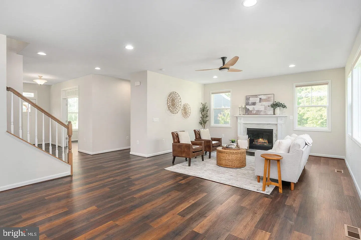 5 bed, 4.5 bath, 4839 sqft, $4,200 — Photo 3