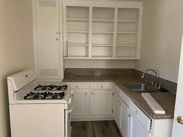 1147 N Gardner St #1147 — Photo 12