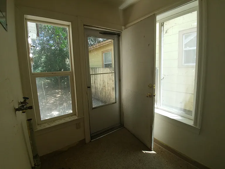 303 Crater Lake Pkwy — Photo 7
