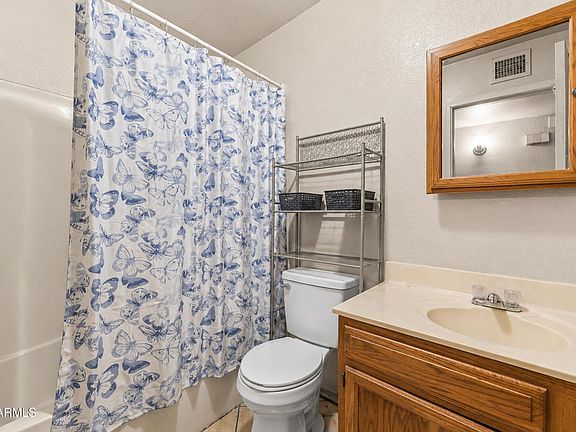 4th image of 538 W MELROSE Drive