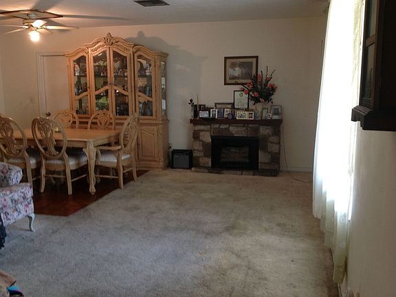 Living rooms/dining room view.