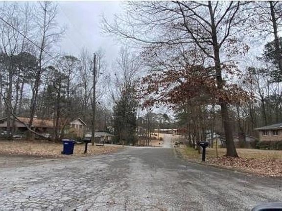 Exterior Neighborhood (street photo)