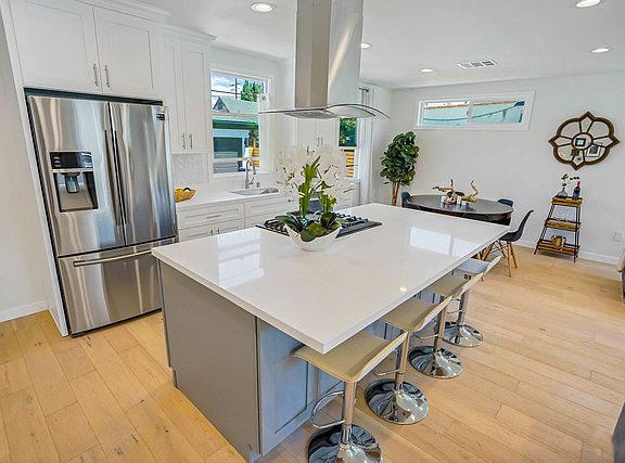 5th image of 3924 Tuller Ave
