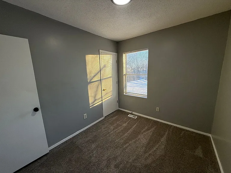 2110 Lyndale Ave N — Photo 22