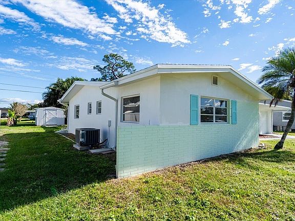 2nd image of 411 NE Oleander Ave