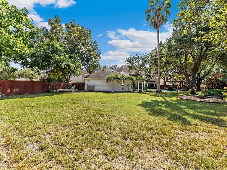 15826 Jamie Lee Dr — Photo 39