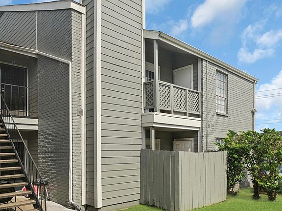 2nd image of 12500 Sandpiper Dr APT 32