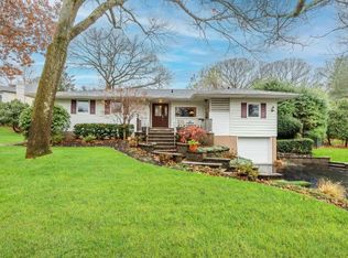 2 Landing Ln, Port Jefferson, NY 11777