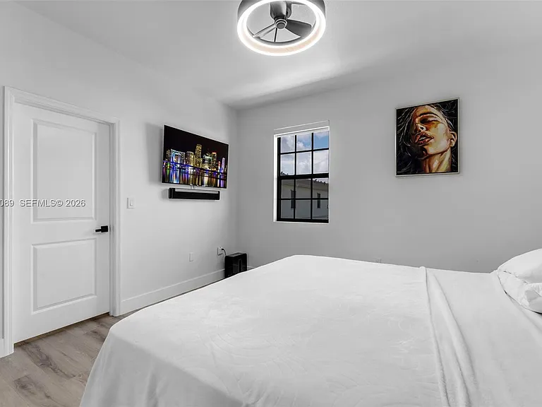 617 SW 11th St — Photo 16