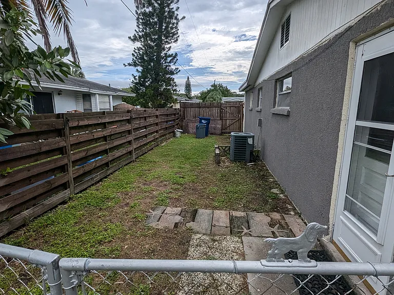 4906A 21st St W — Photo 24
