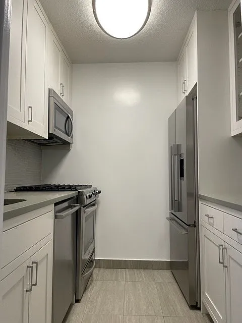 166 East 34th Street — Photo 4