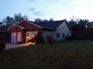 100 Greg Ln #A, Carbondale, IL 62901