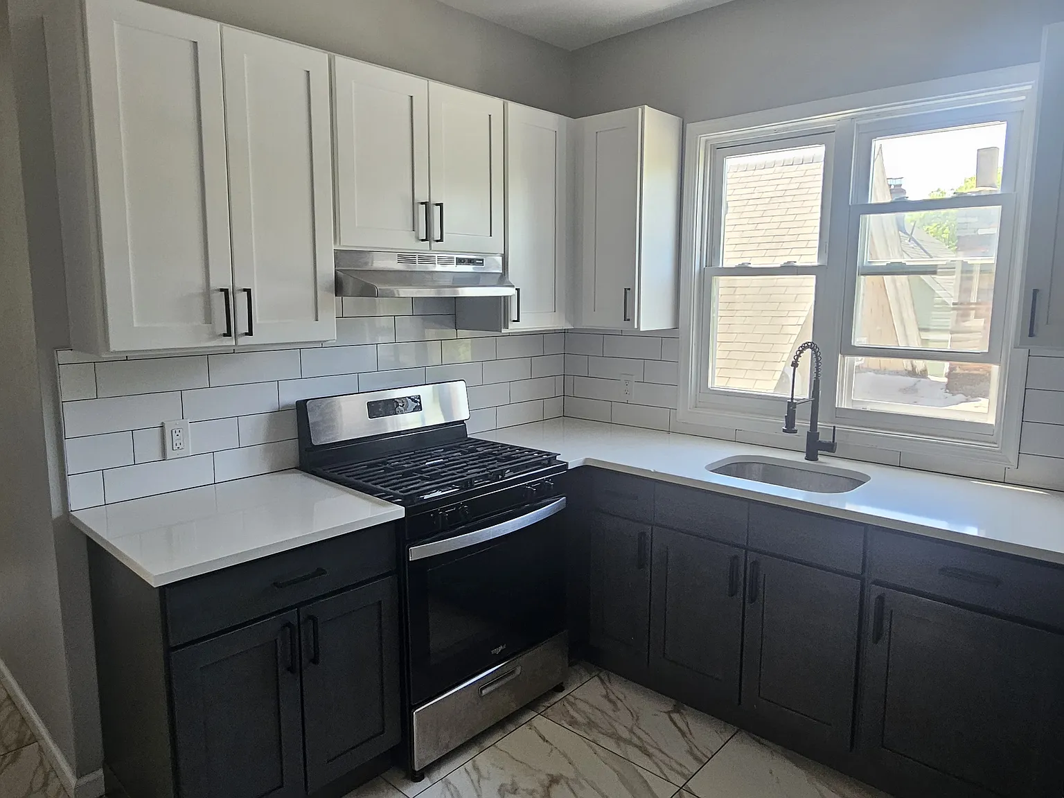 3 bed, 1200 sqft, $2,499 — Photo 1