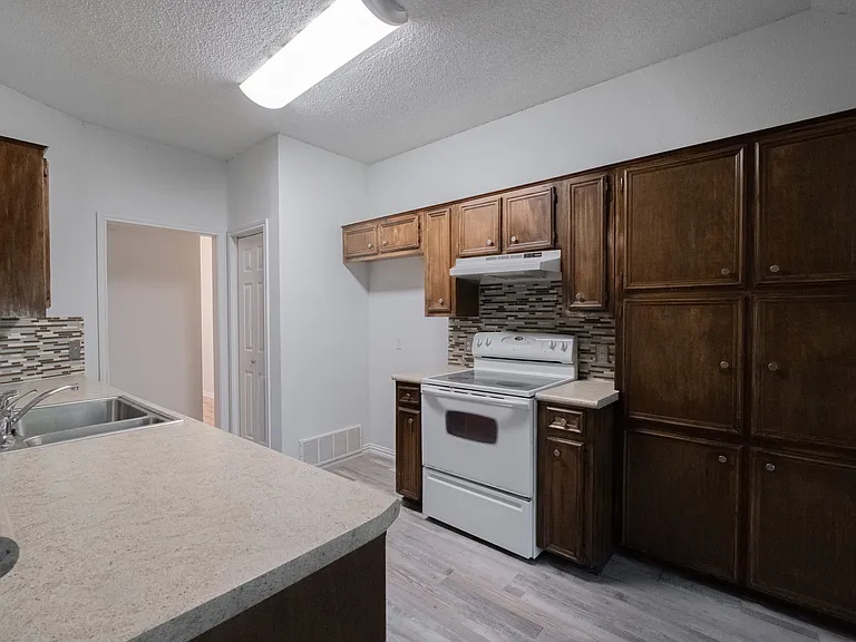 8201 Llano Ave — Photo 10